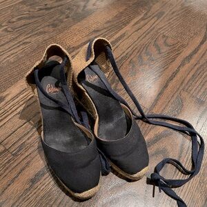 Castaner Espadrilles in Navy.  Size 37.  In a good condition.  3.5 inch heels.